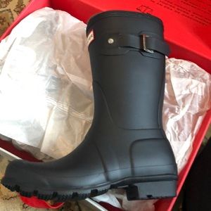 Hunter black short boots